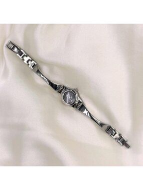Vintage Cloe Y2K Silver Tone Petite Minimalist Womens Bracelet Watch Dainty